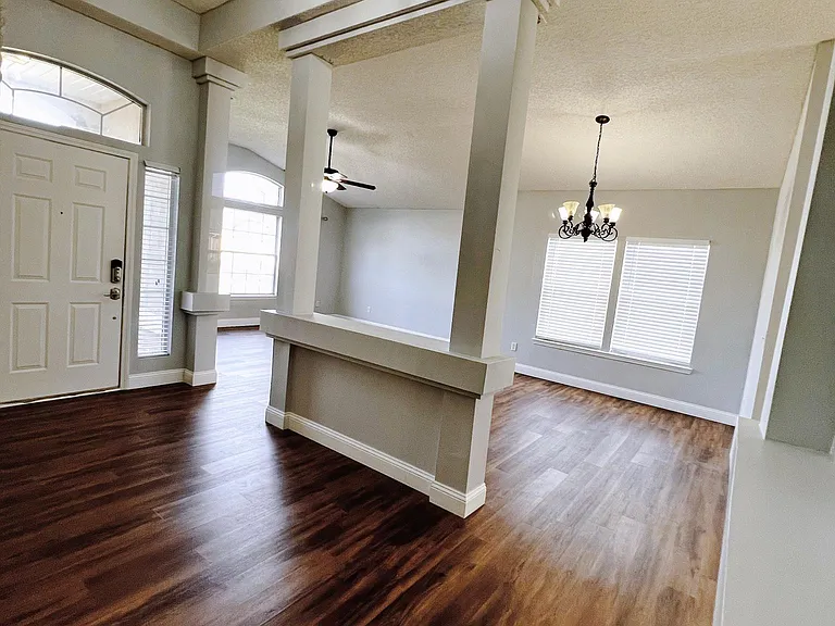 2344 Millford Ln W — Photo 3