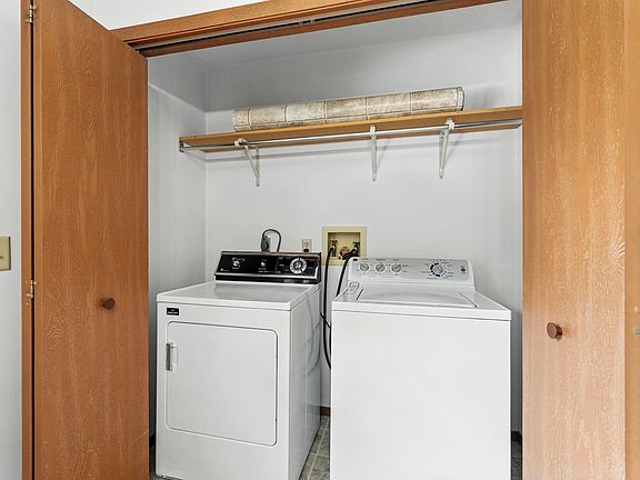 5th image of 301 W Jefferson St