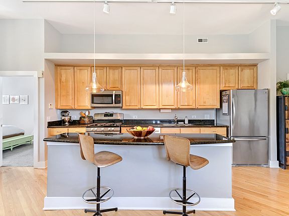 3rd image of 2533 N Ashland Ave APT 2A