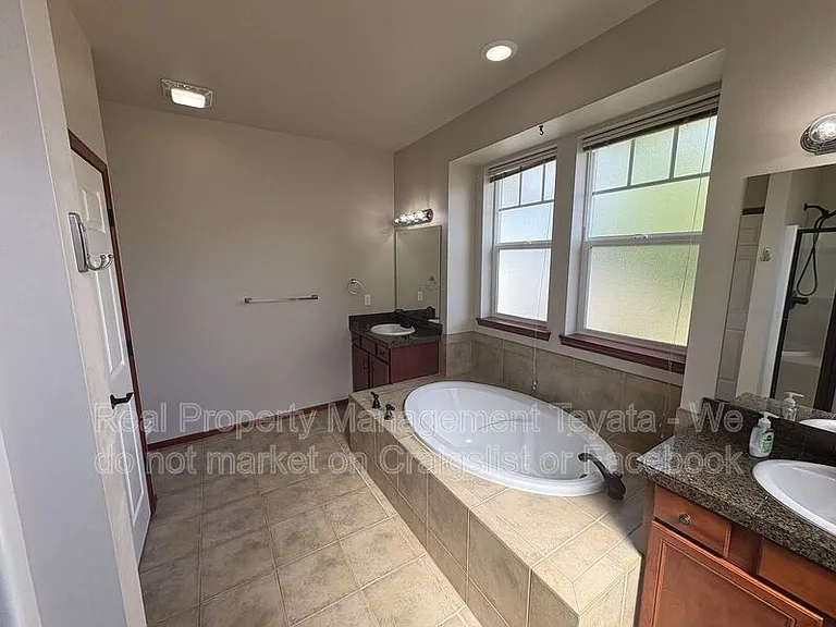 4884 Dory Ct — Photo 18