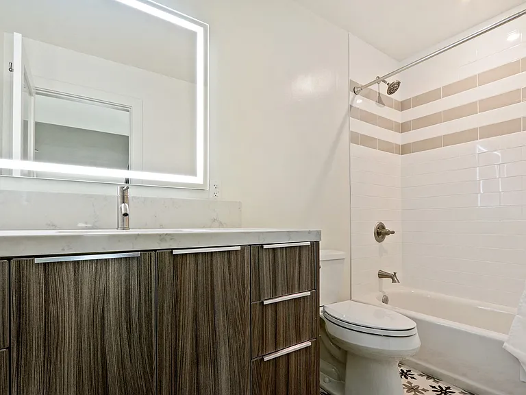 Woodcliff Apartments — Photo 61
