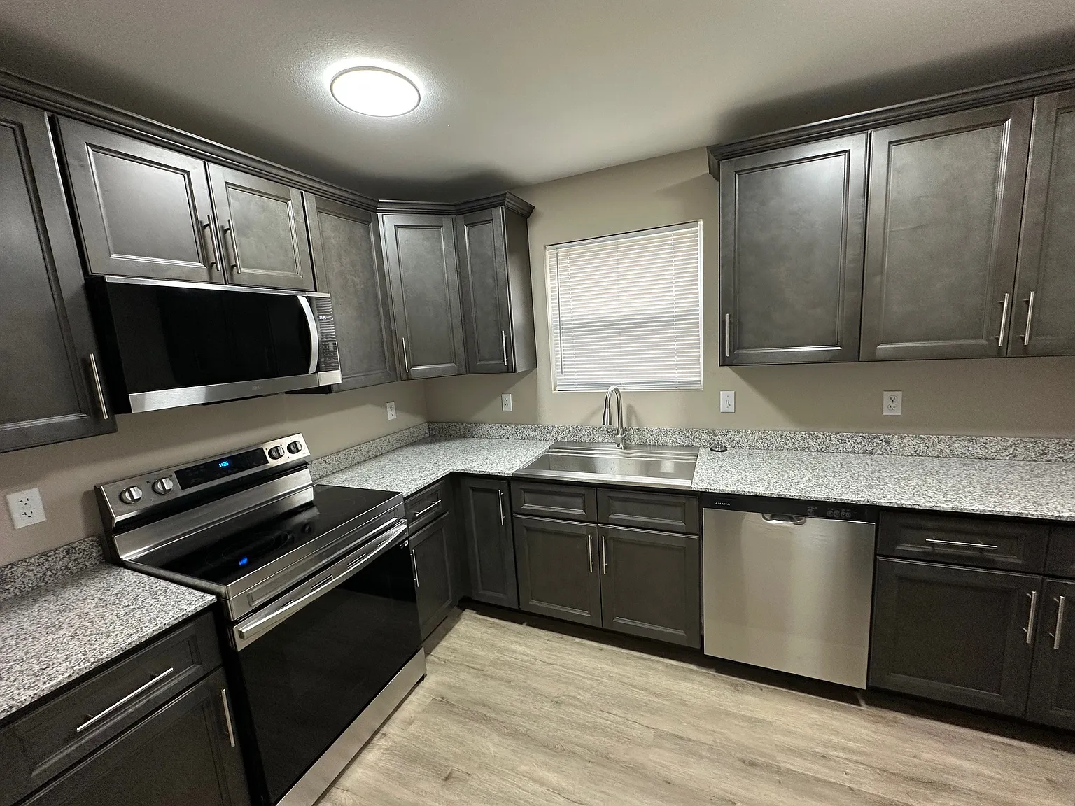 3 bed, $1,100 — Photo 1