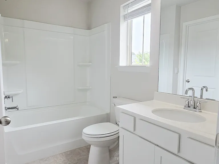 Common Bathroom with Tub