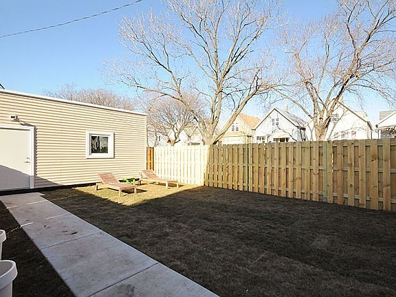 5th image of 2422 W Bryn Mawr Ave