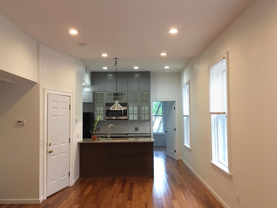 1st image of 31 S Eckar St