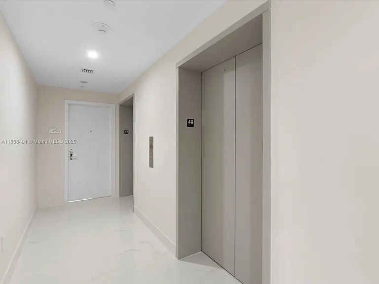 700 NE 24th St #4906 — Photo 34