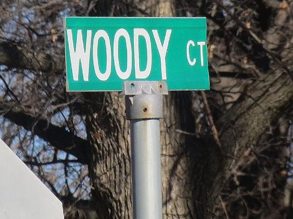 5th image of 7041 Woody Ct
