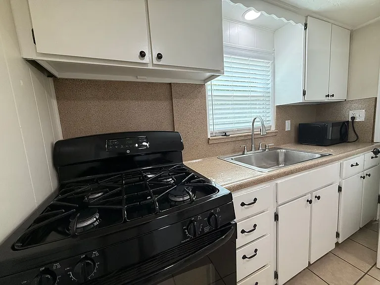 3180 S 400 E — Photo 6