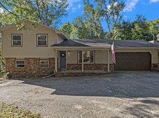 8770 Pettysville Rd, Pinckney, MI 48169