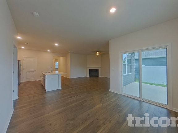 3rd image of 1079 Staghorn Ave