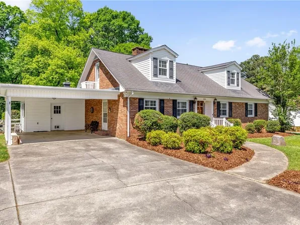 5211 Skylark Dr, Greensboro, NC 27405