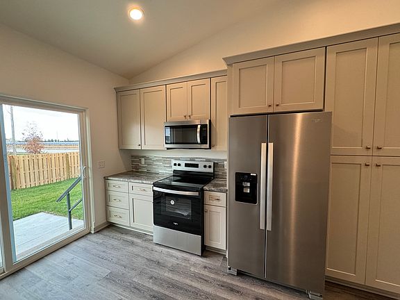 4th image of 250 Capstone Dr