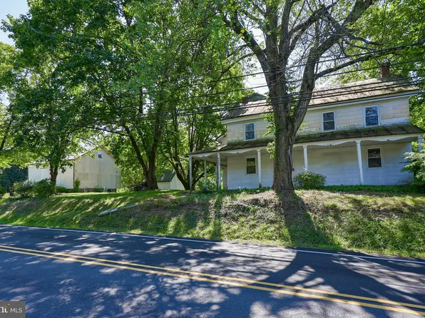 8363 Jonestown Rd, Grantville, PA 17028