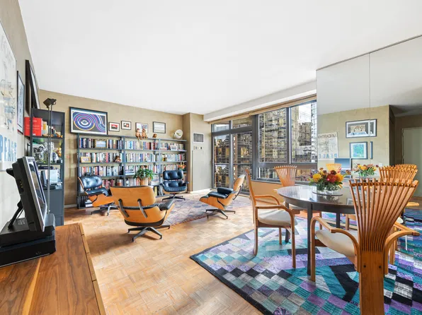 100 United Nations Plaza image 1 of 7