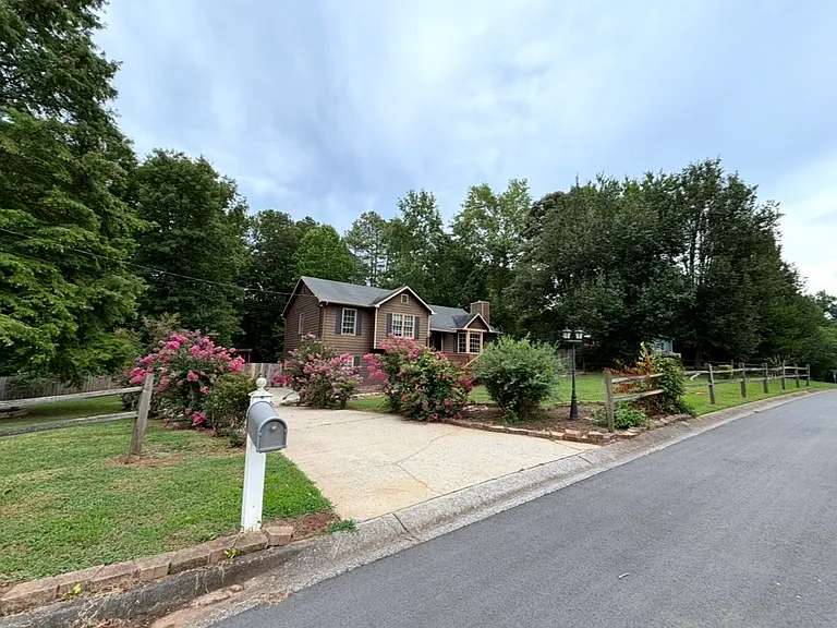 Stewart Dr — Photo 24