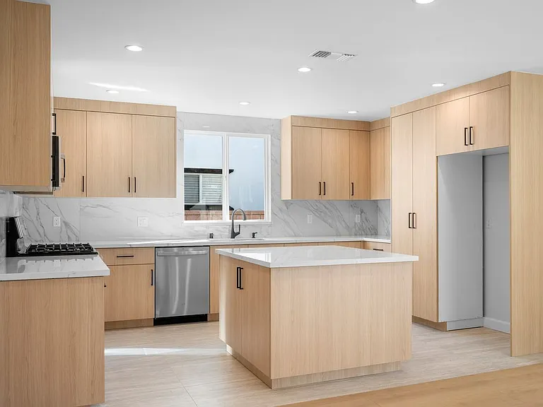 10657 Knapp St — Photo 10