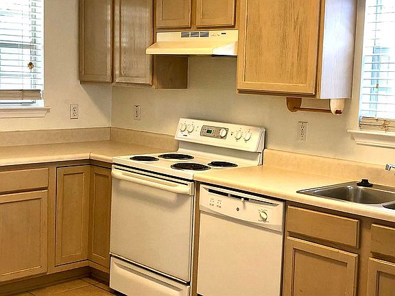 4th image of 1020 Towle Cir