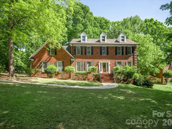 8149 Shannon Woods Ln, Matthews, NC 28104