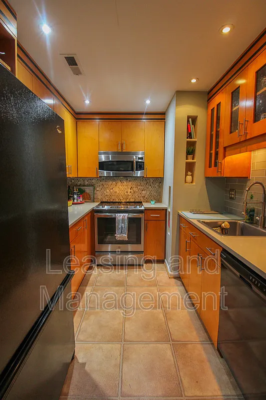3 bed, 2.5 bath, 1342 sqft, $2,950 — Photo 4