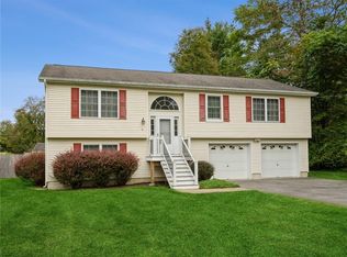 30 Gilbert Dr, Hyde Park, NY