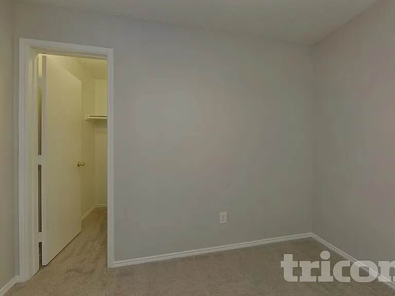 4865 Waterford Dr — Photo 14