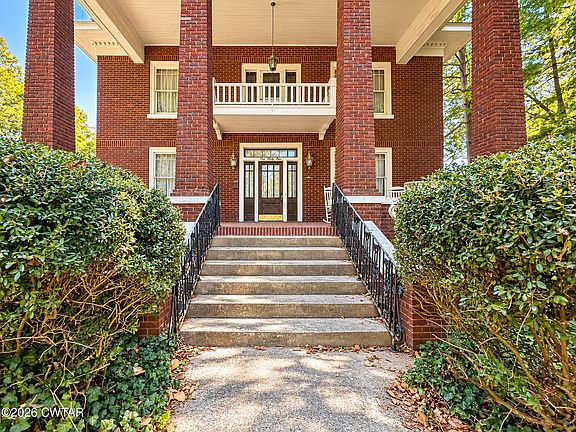 3rd image of 134 Elm St