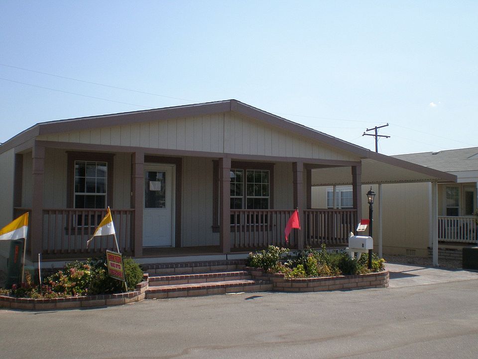 Home with large front porch