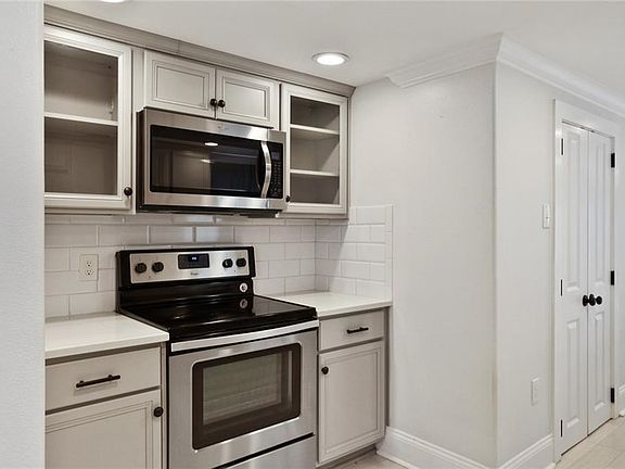 4th image of 4310 Laurel St Unit 4310