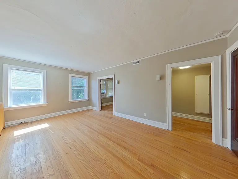 5618 S Grand Blvd — Photo 2