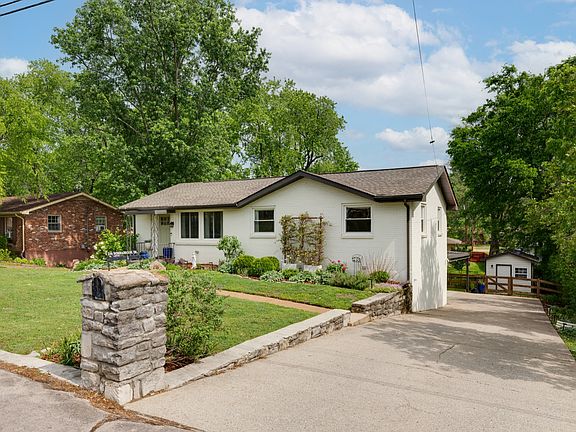 2nd image of 216 Bonnabrook Dr