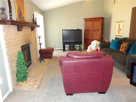 2nd image of 10035 Heritage Pl