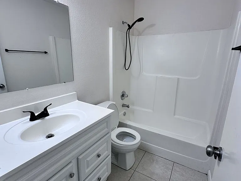 1944 Sunset Pl — Photo 24