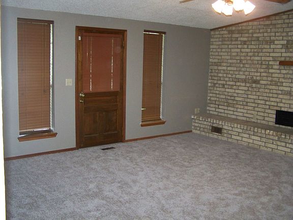 3rd image of 2701 W Wildwood Dr