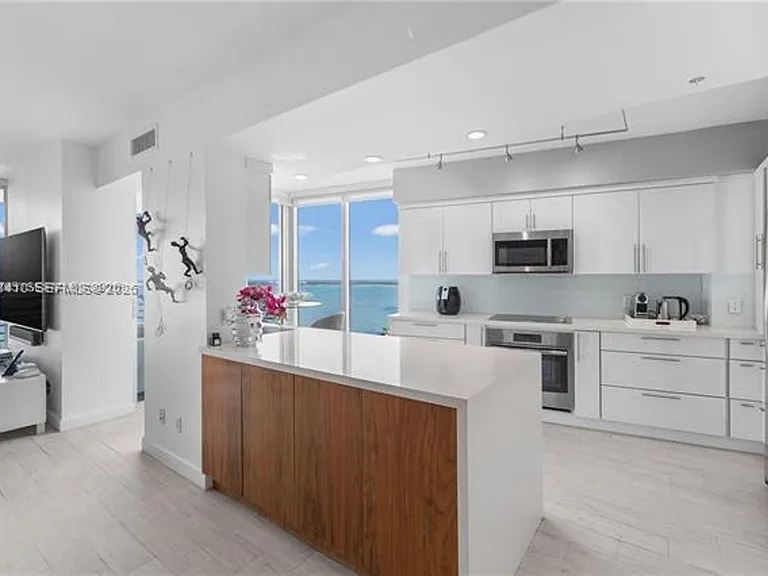 335 Biscayne #2309 — Photo 7