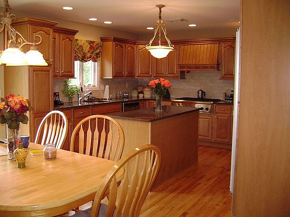 GORMET EAT IN KITCHEN