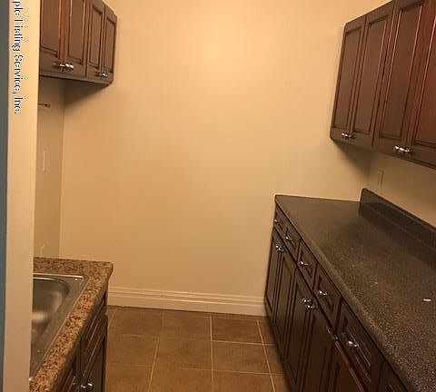 4th image of 1000 Targee St APT 3E
