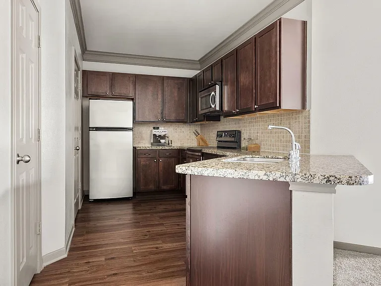 Avenues at Northpointe - Kitchen