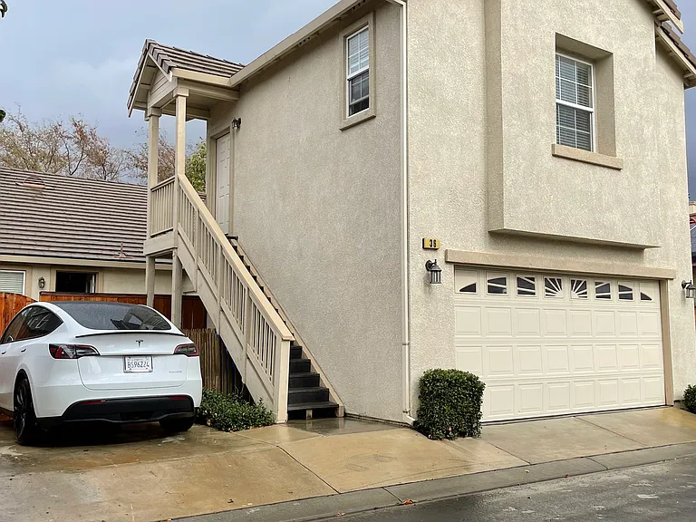 Rockwell St — Photo 4