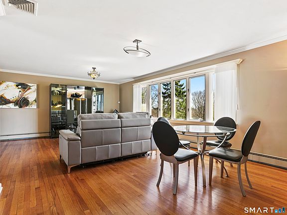 4th image of 548 Howellton Road