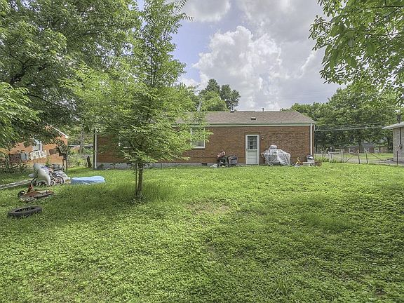 2nd image of 82 Lyle Ln