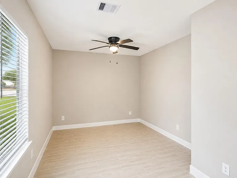 1206B Pinewood Ln — Photo 6