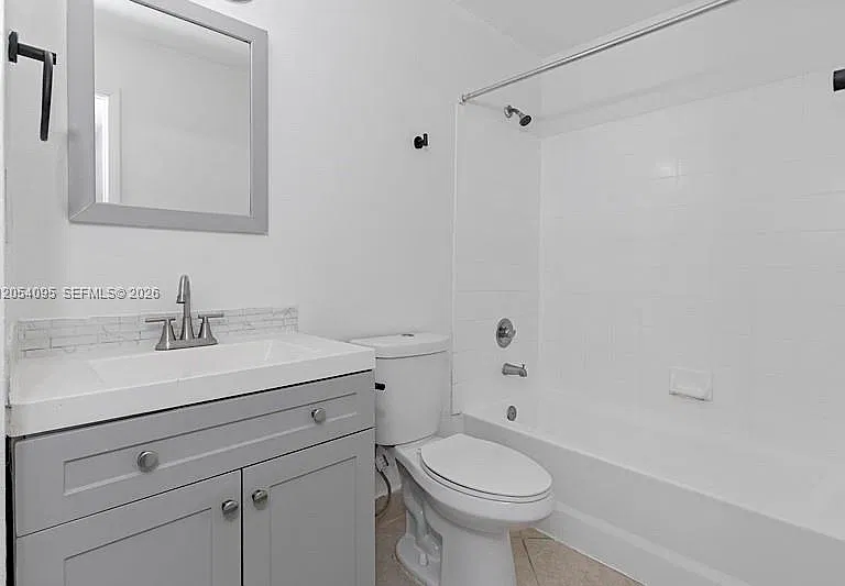 1201 Lake Victoria Dr #V — Photo 15