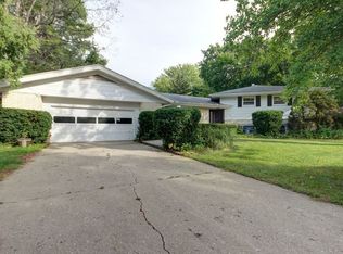 1806 Golfview Dr, Urbana, IL