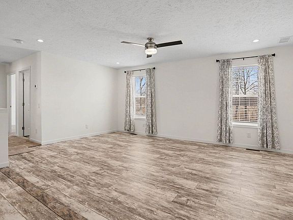 3rd image of 29216 Saddlebred Ln