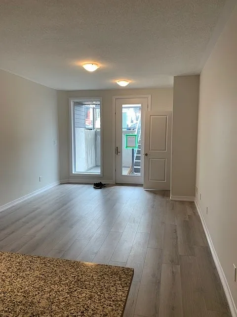 B67 Woodbine Avenue — Photo 2