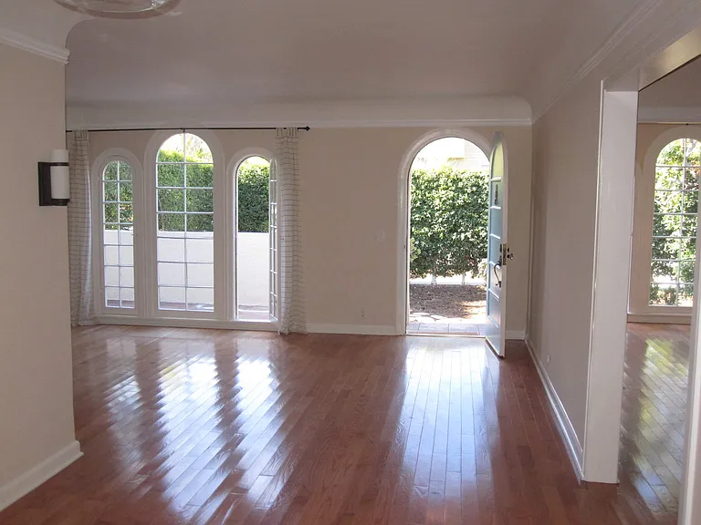 3646 Jasmine Ave — Photo 2