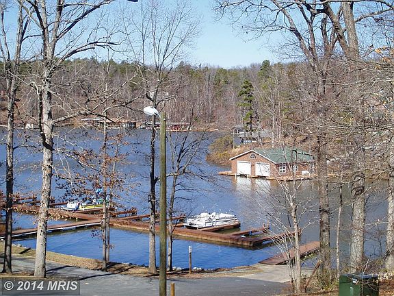 5th image of 382 Hemlock Ln