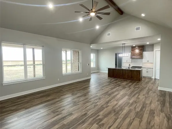 210 Lakecrest Dr, Muenster, TX 76252