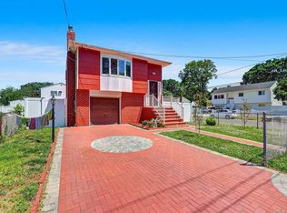 372 Atlantic St, Copiague, NY 11726