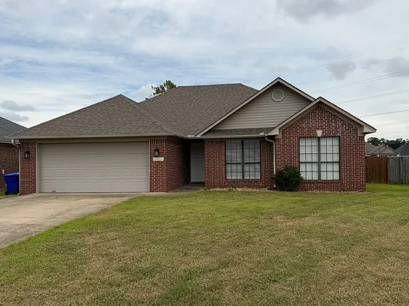 2460 Apple Blossom Ln, Conway, AR 72034